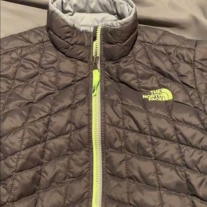 The North Face Boys M (10-12) Lightweight Jacket